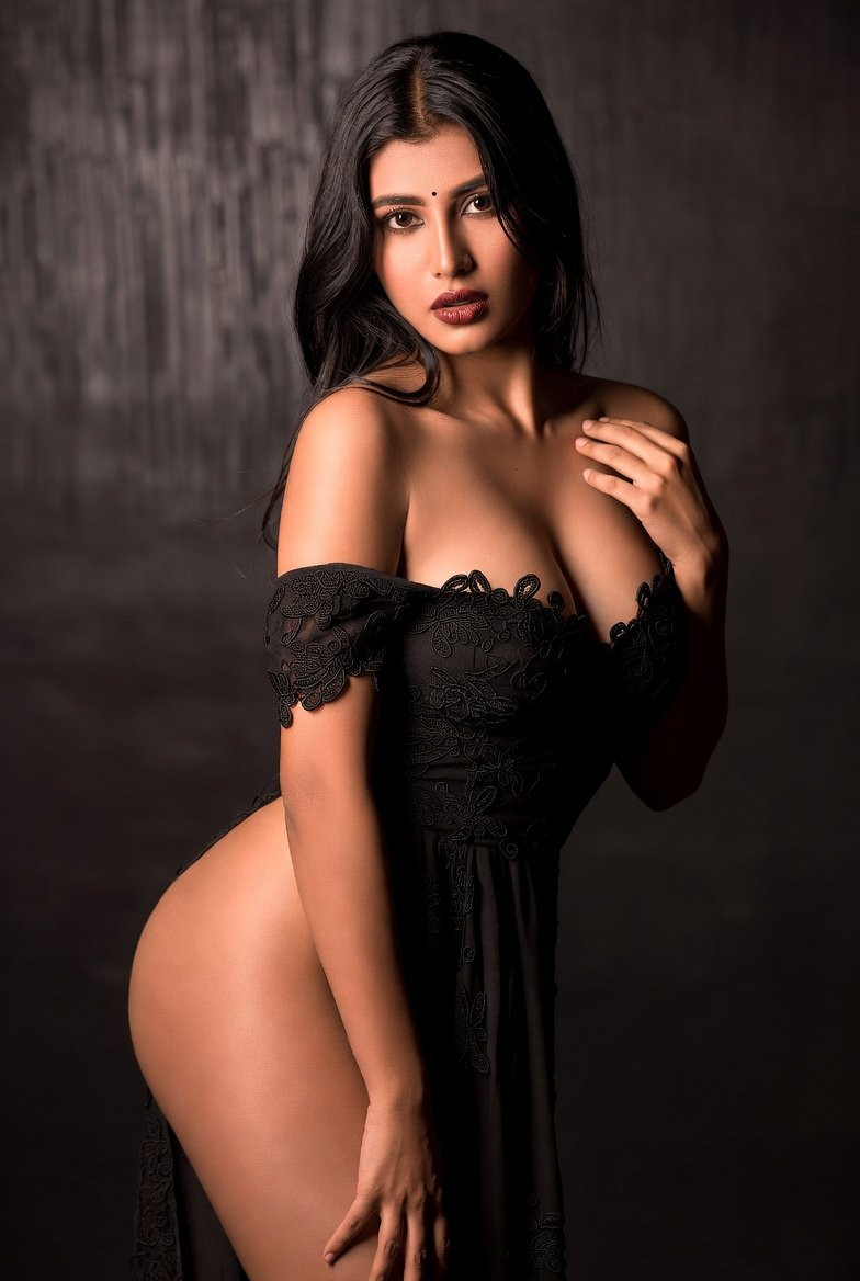 Sophisticated Housewife Escort in Chennai